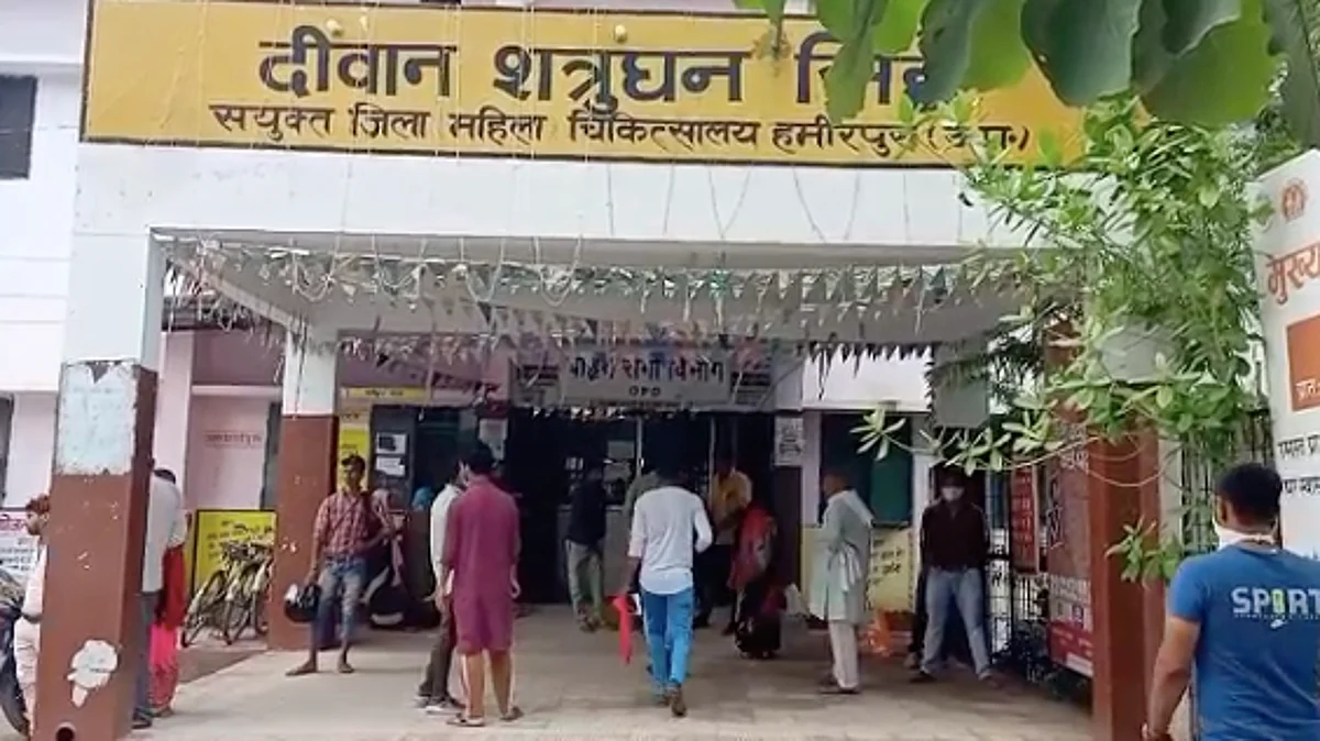 हमीरपुर: CMS ने अवैध वसूली की रकम बांटने की बात की? बोलीं- 'मुझे ब्लैकमेल किया जा रहा'