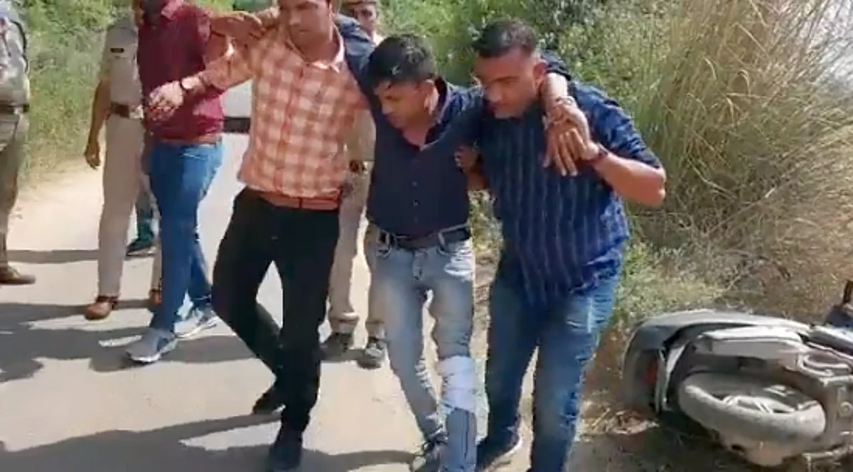 नोएडा: कार में बैठाकर लूटपाट करने के आरोपियों से पुलिस की मुठभेड़, एक के पैर में लगी गोली