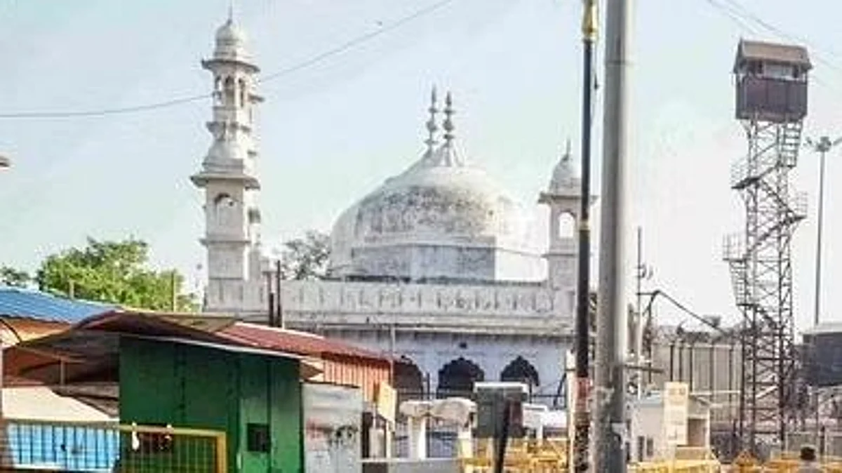 वाराणसी: भारी सुरक्षा के बीच ज्ञानवापी मस्जिद परिसर का सर्वे कार्य दूसरे दिन भी जारी
