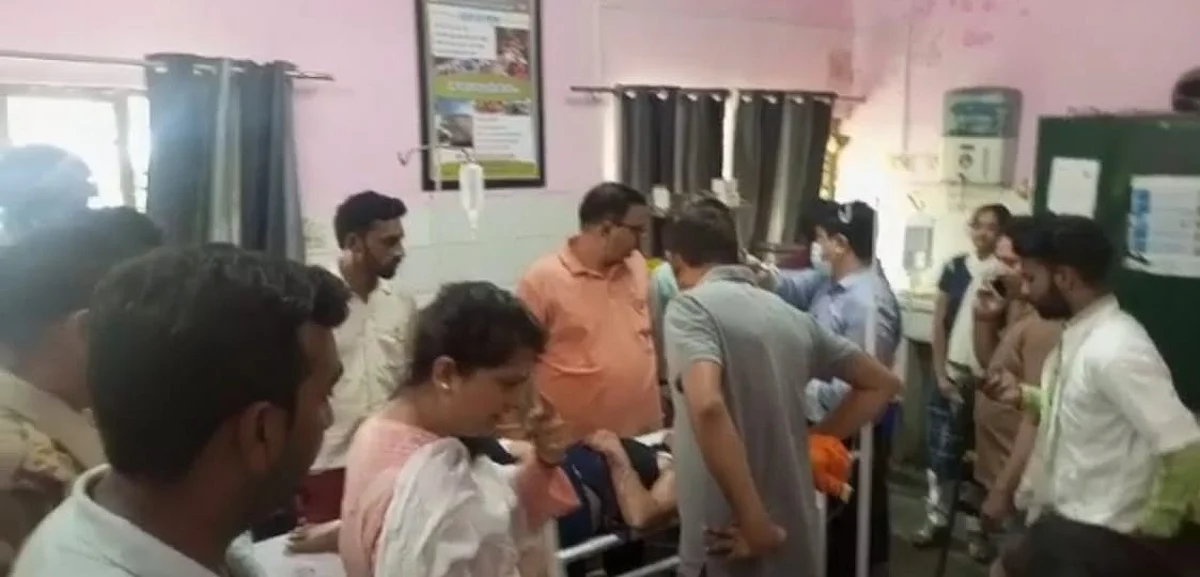 अमरोहा: ससुर ने बहू को मारी गोली, हालत गंभीर