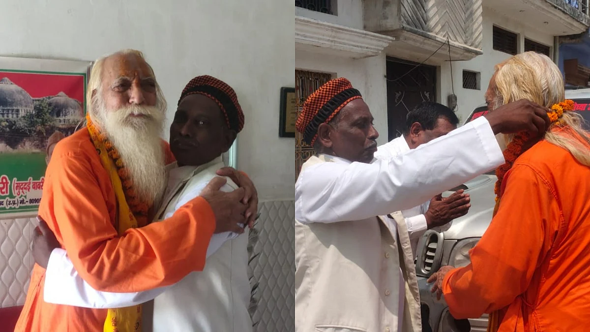 अयोध्या: महंत सत्येंद्र ने बाबरी मस्जिद के पक्षकार रहे इकबाल को गले लगाकर दी ईद की बधाई
