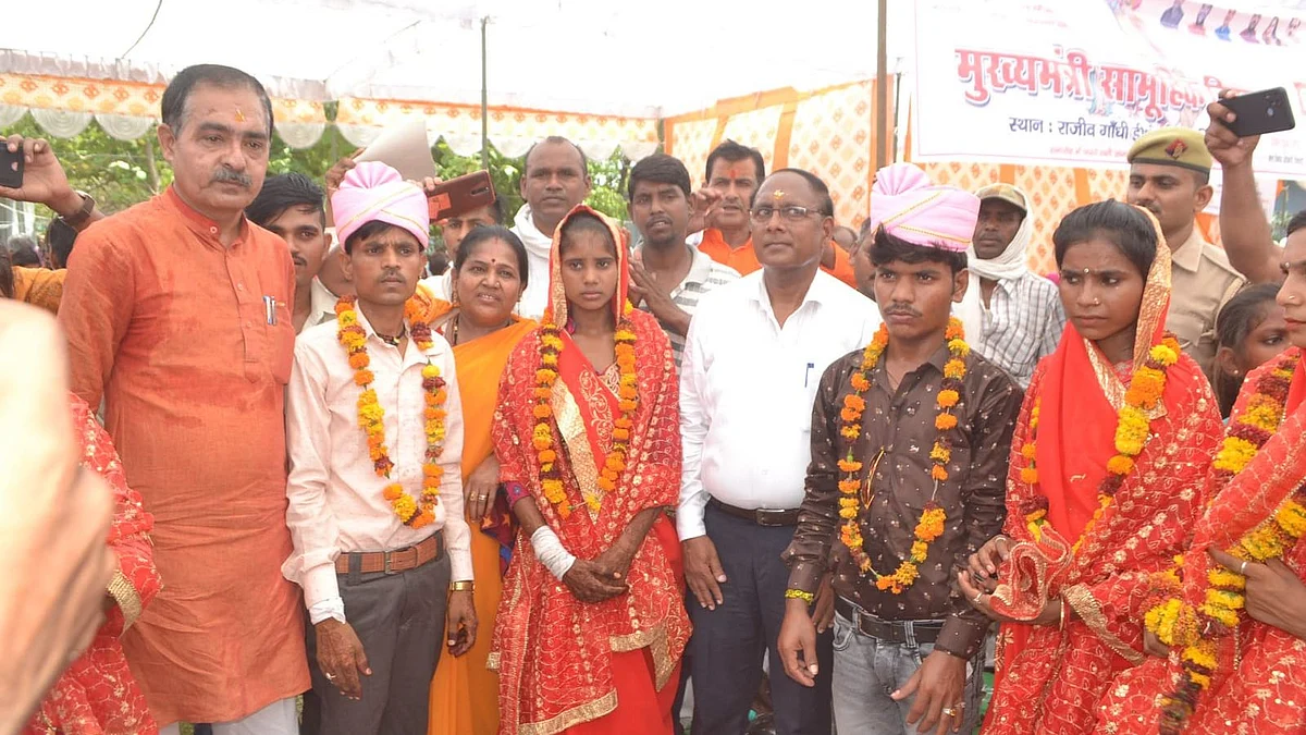 बांदा: सामूहिक विवाह में 210 बेटियों की हुई शादी, मुस्लिम जोड़े ने की CM योगी की तारीफ