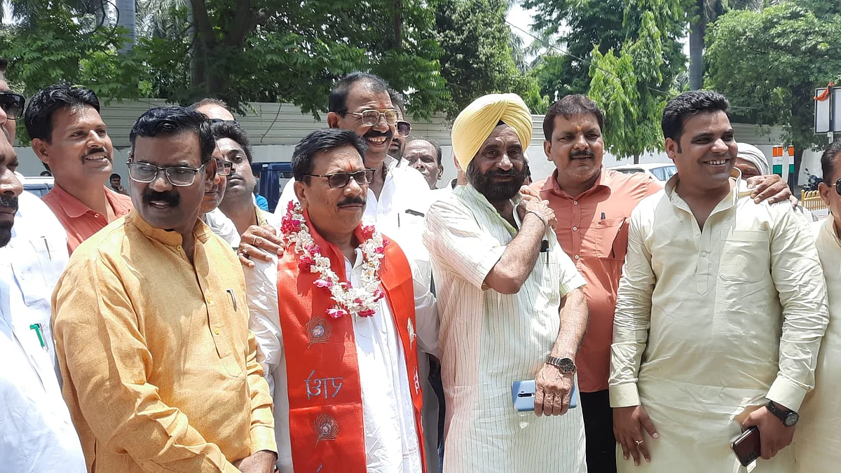 रामपुर लोकसभा उपचुनाव: बीजेपी प्रत्याशी घनश्याम लोधी ने नामांकन पत्र दाखिल किया
