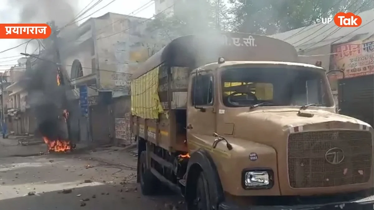 वीडियो में देखिए जुमे की नमाज के बाद UP में कैसे हुआ बवाल, प्रयागराज में फूंकी गाड़ियां