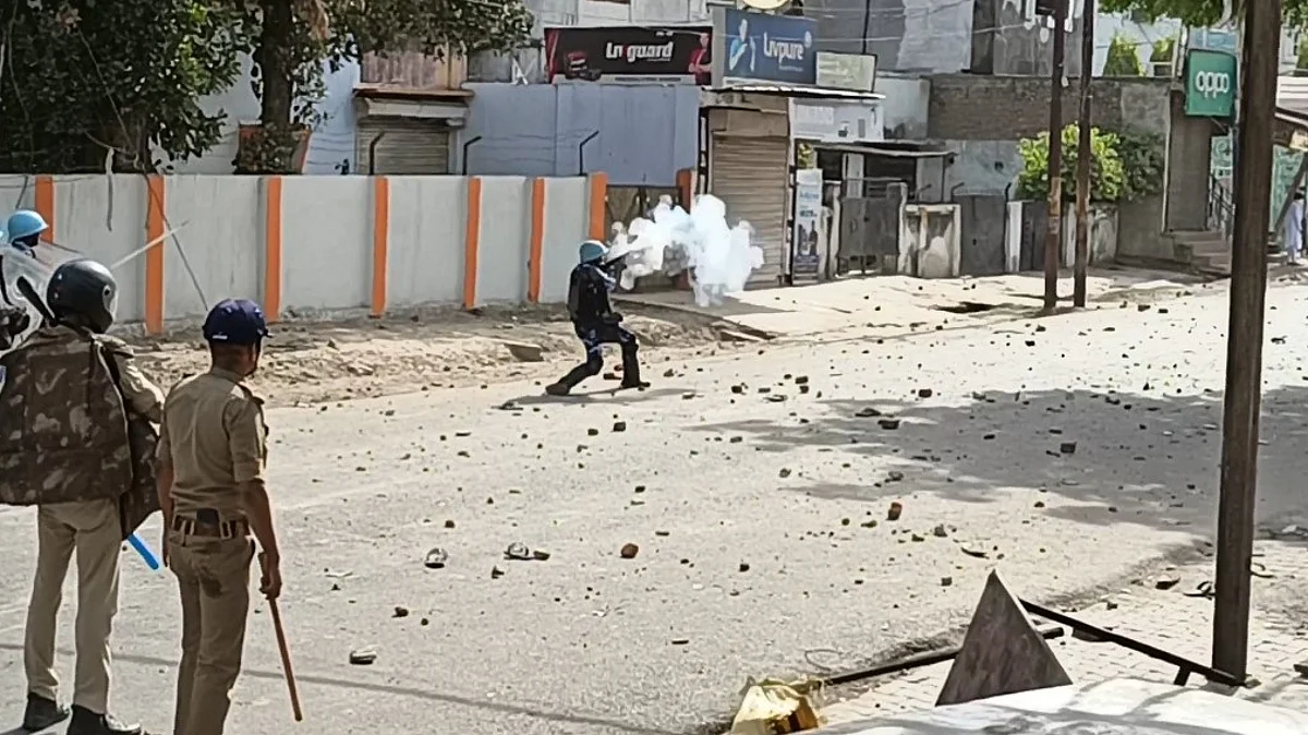 Prayagraj Violence: बड़ी मस्जिद के इमाम हुए अरेस्ट फरार पार्षद समेत इन नेताओं की तलाश जारी