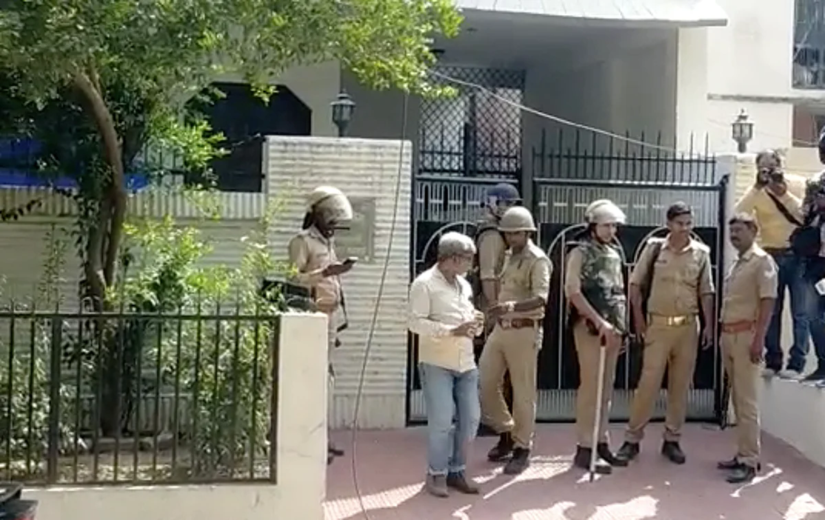 कानपुर: पत्नी कारतूस उठा कर देती, लोकेशन भी बताती, पति पुलिस पर झोंक रहा था दनादन फायर