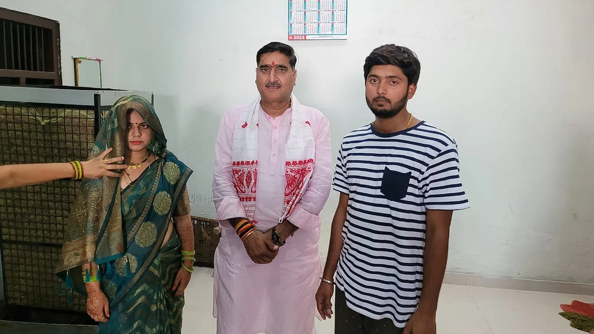 अलीगढ़: सांसद ने दुल्हन को मुंह दिखाई के बदले दिया ये वादा किया पूरा, जानिए क्या है मामला