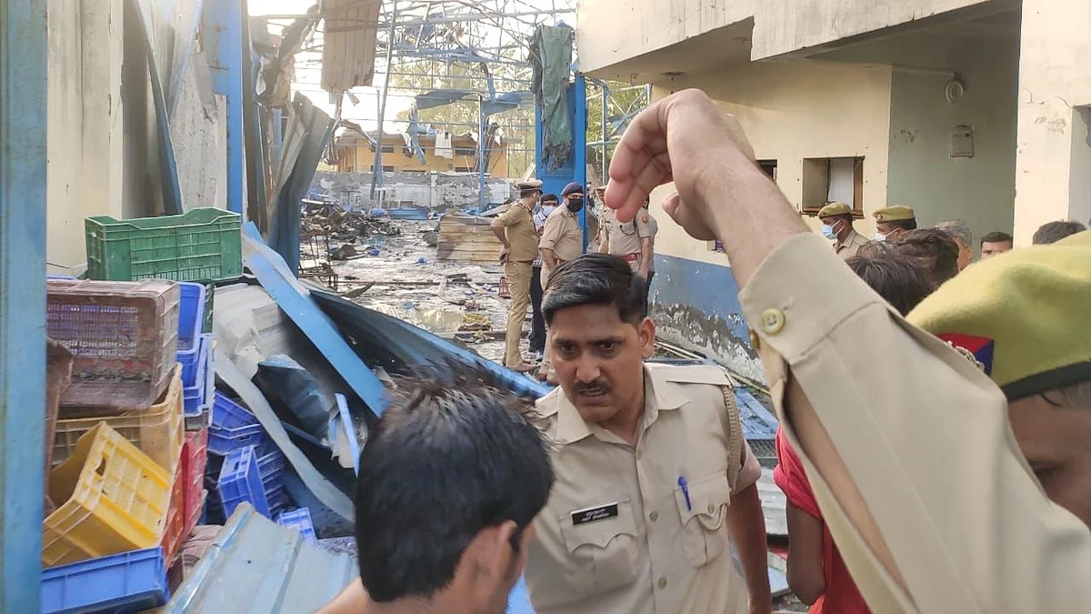 हापुड़: मृतकों की संख्या बढ़कर हुई 13, आखिर इंडस्ट्रियल एरिया में कब बनेगा फायर स्टेशन?