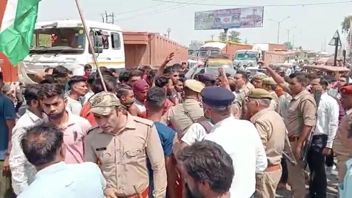 सेना भर्ती की अग्निपथ योजना पर UP में बवाल, प्रदर्शन शुरू, विपक्ष संग 'अपने' भी विरोध में