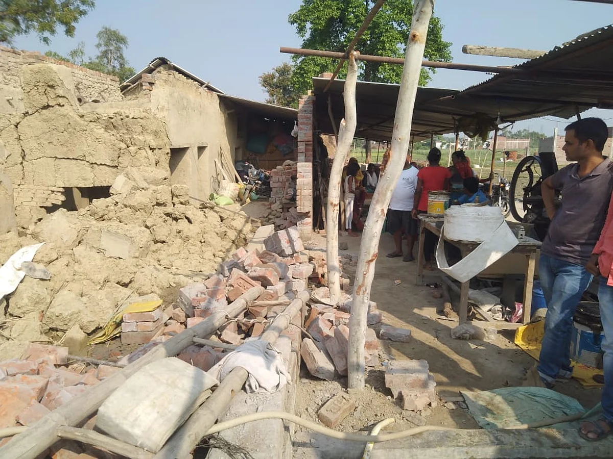 अयोध्या में हैरिंग्टनगंज पुलिस चौकी के पास एक के बाद एक 2 धमाके, 9 बोरी बारूद भी मिला