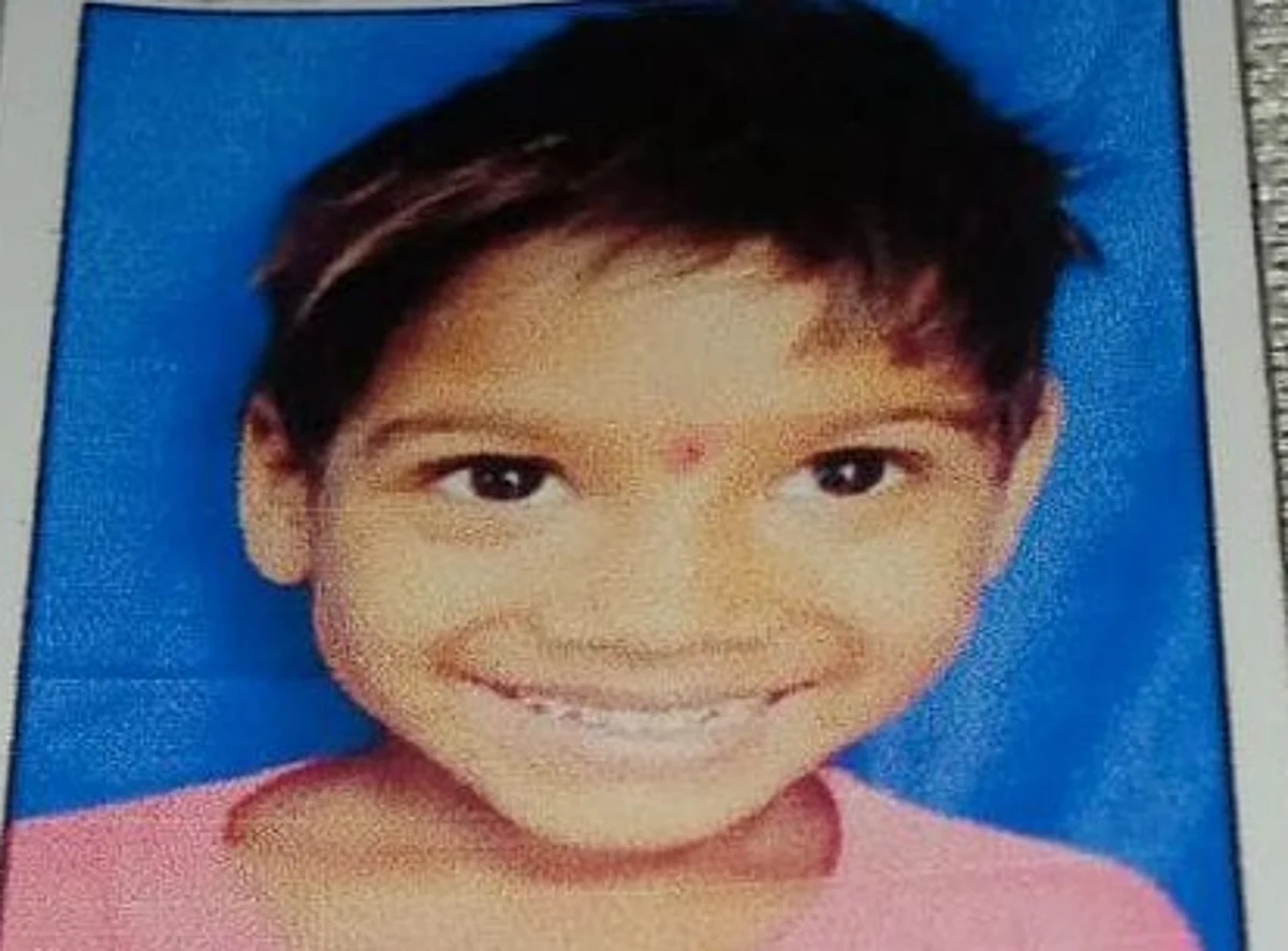बांदा: घर के बाहर से खेलते-खेलते मासूम हुआ गायब, अगले दिन पानी से भरे गड्ढे में मिला शव