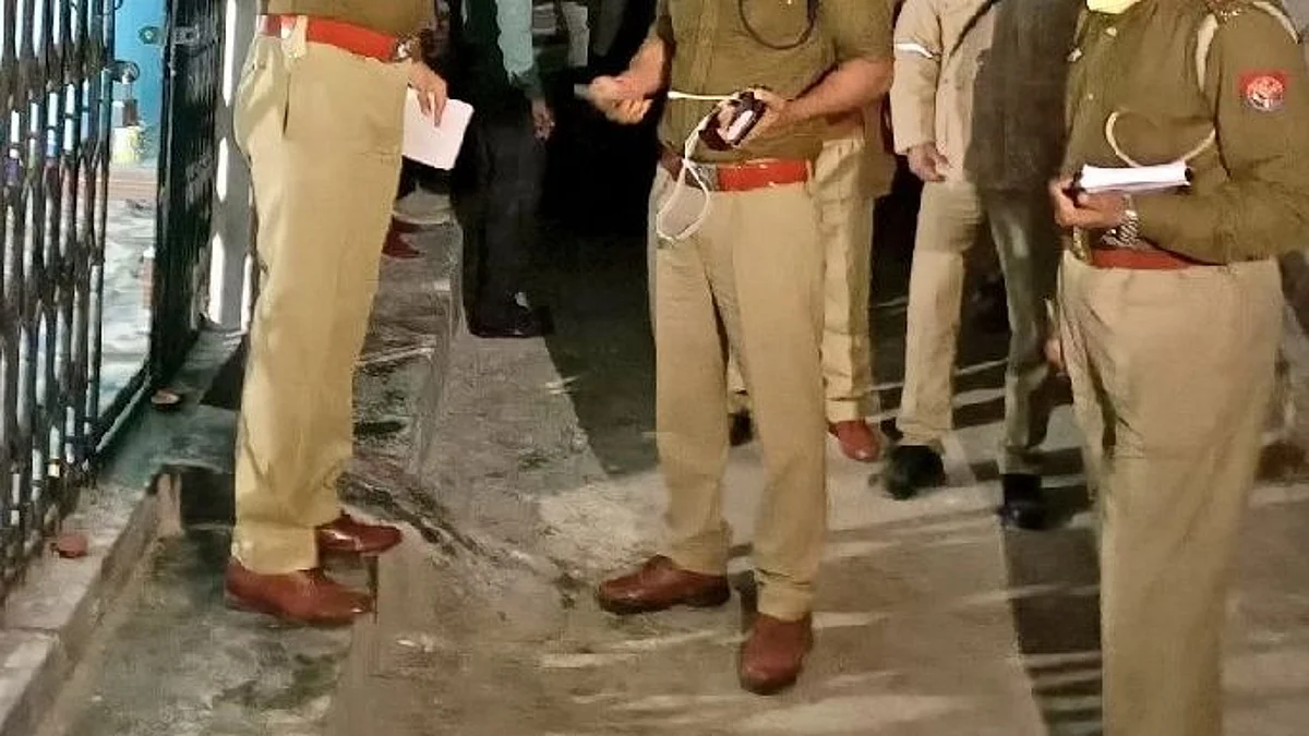 घटनास्थल पर पहुंची पुलिस.