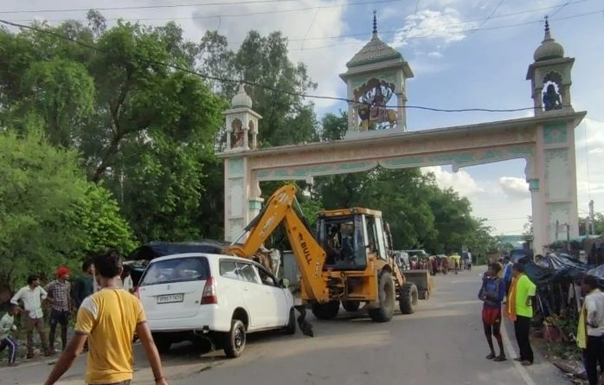 बांदा: इनोवा कार और ऑटो रिक्शा की आमने-सामने भीषण टक्कर, 3 बच्चों समेत 6 की मौत