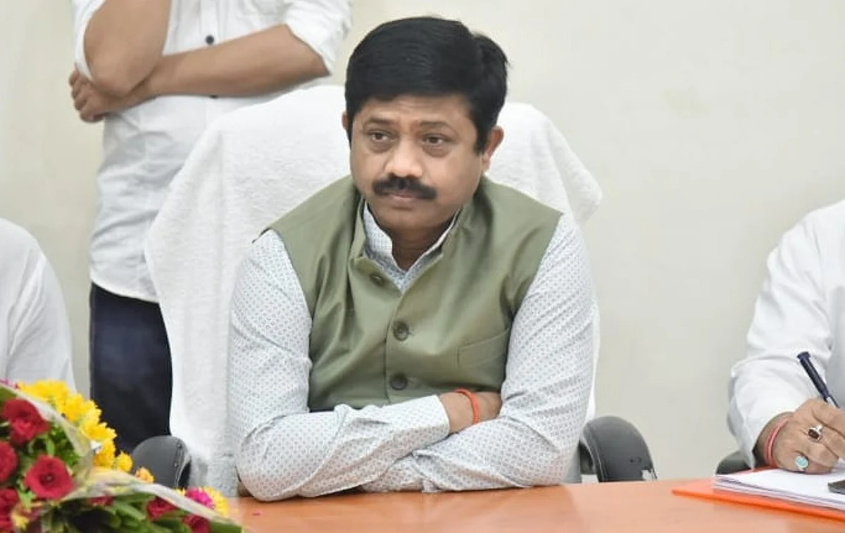 बुंदेलखंड एक्सप्रेसवे: सड़क धंसने के अखिलेश के ट्वीट पर मंत्री नंदी ने कसा तंज और बताई वजह