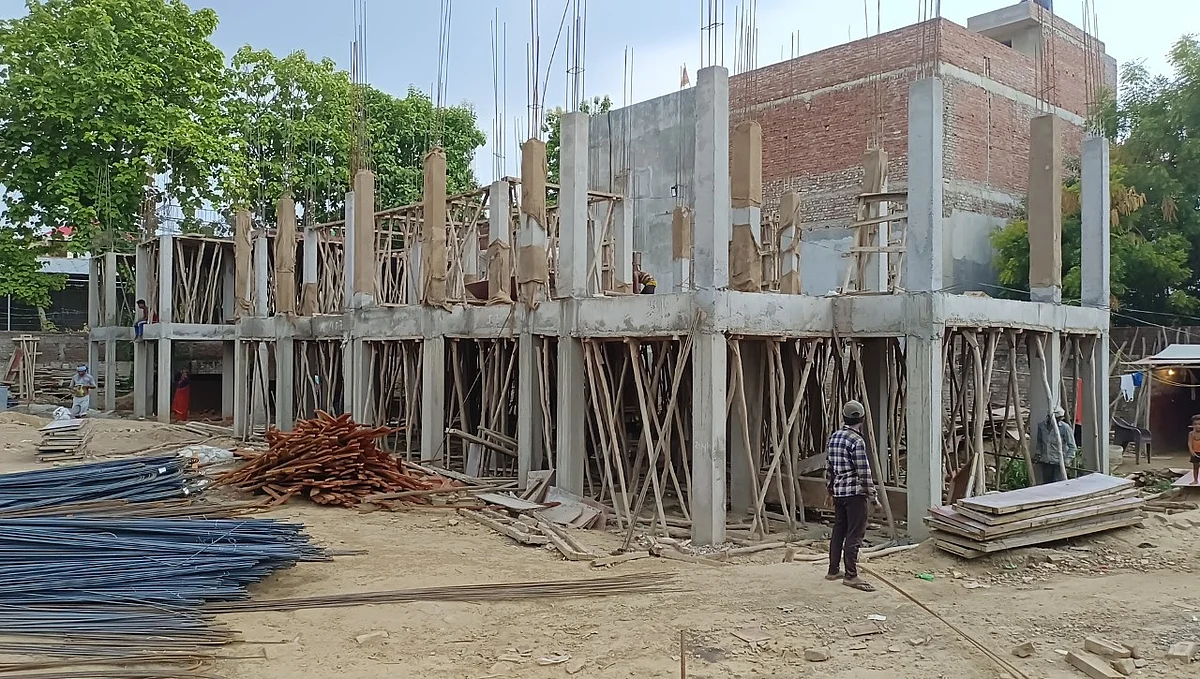 फ्लैट्स का हो रहा निर्माण.