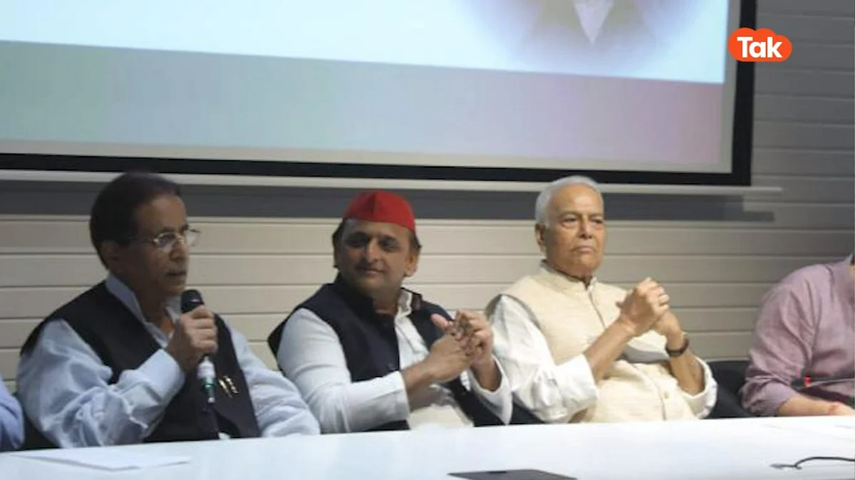 फिर शुरू हुई अखिलेश-आजम की जुगलबंदी! अर्से बाद इतने करीब दिखे दोनों नेता, देखें ये रिपोर्ट