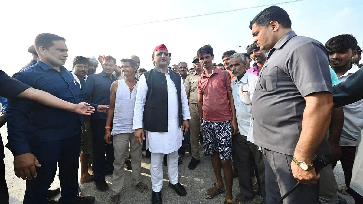 बुंदेलखंड एक्सप्रेसवे पर अखिलेश यादव.