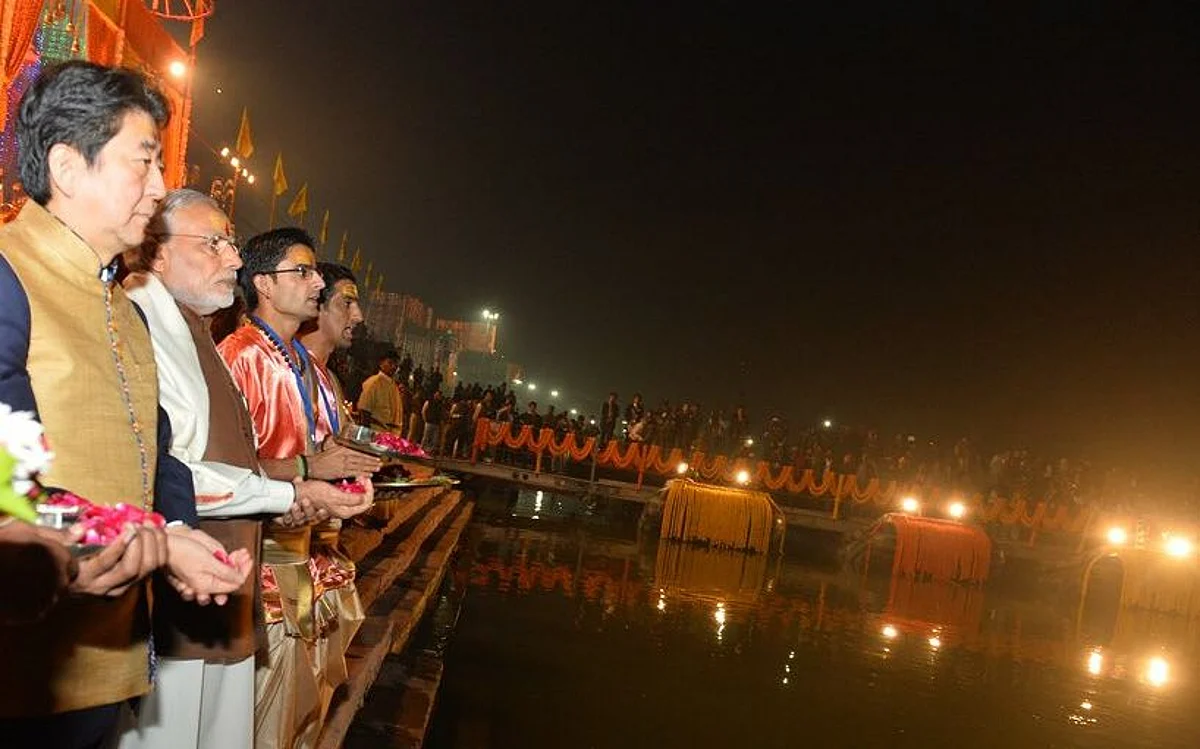 जपान के पूर्व पीएम शिंजो आबे के साथ पीएम मोदी.