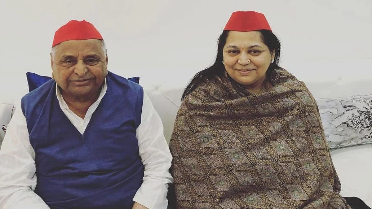 CM योगी ने सपा संरक्षक मुलायम सिंह से की मुलाकात, उनकी पत्नी के निधन पर शोक व्यक्त किया