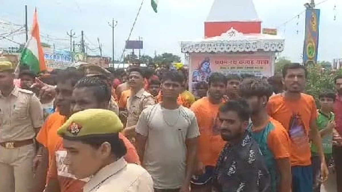 पुलिस ने कांवड़ का अपमान करने के आरोप में एक व्यक्ति को गिरफ्तार किया है.