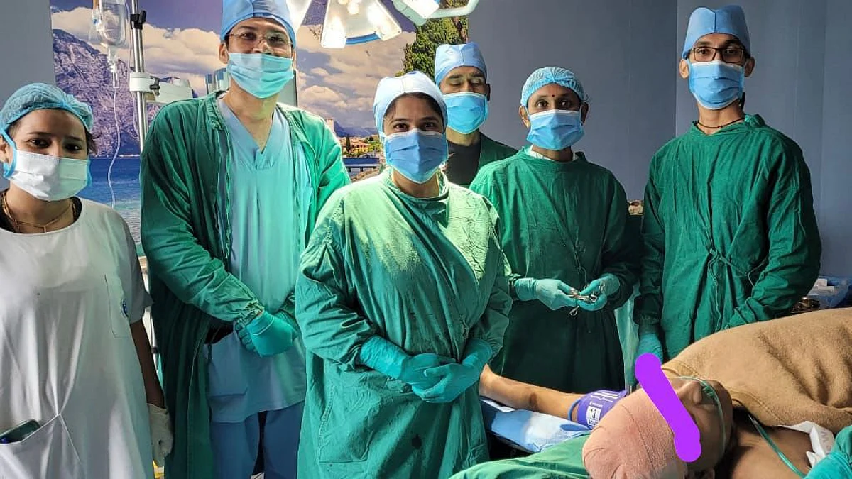 वाराणसी में पहली बार मरीज को बिना बेहोश किए हुई ब्रेन ट्यूमर की सर्जरी, जानिए कैसे हुआ ये