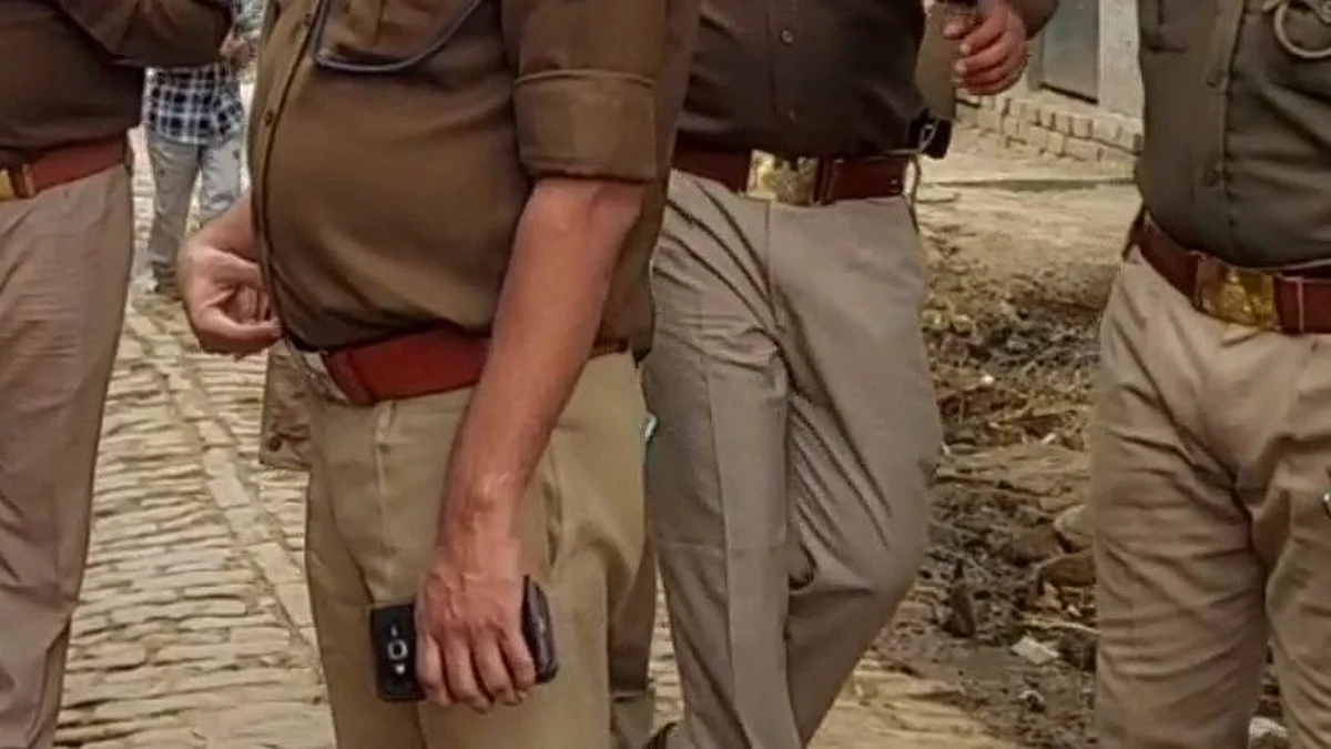 घटनास्थल पर पहुंची पुलिस.