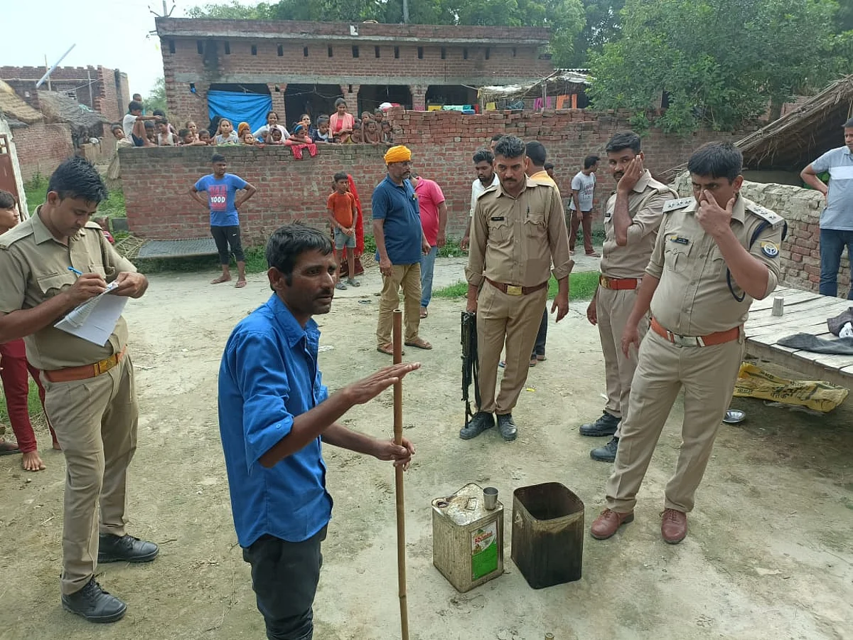 बदायूं में 120 लीटर जहरीली शराब बरामद, चार तस्कर गिरफ्तार