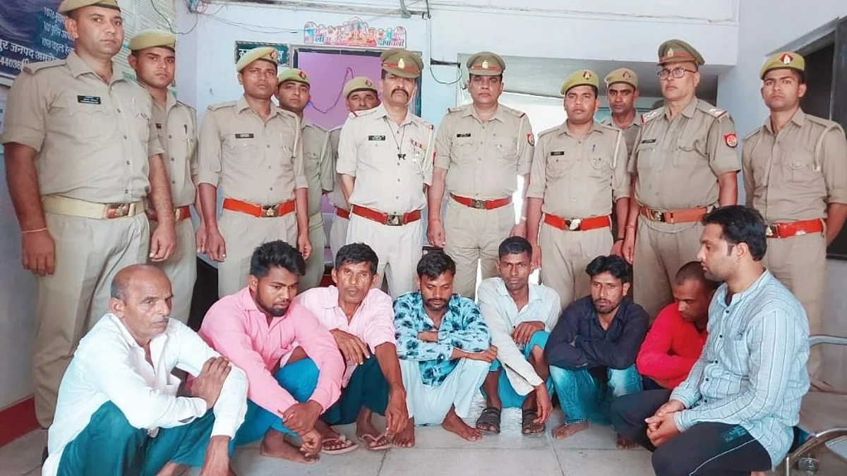 61 गायों की मौत के मामले में पुलिस ने 8 लोगों को गिरफ्तार किया है.