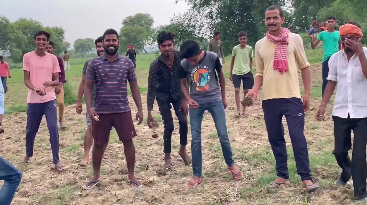 नाग पंचमी पर चंदौली में मनाई जाती है अनूठी परंपरा, दो गांव के लोग आपस में बरसाते हैं पत्थर