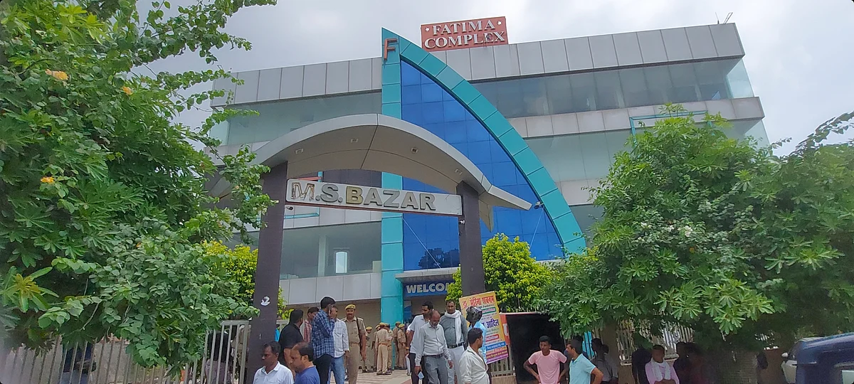 मुख्तार अंसारी के करीबी का करोड़ों का शॉपिंग मॉल कुर्क, सील हुआ तो फूट-फूटकर रोया परिवार