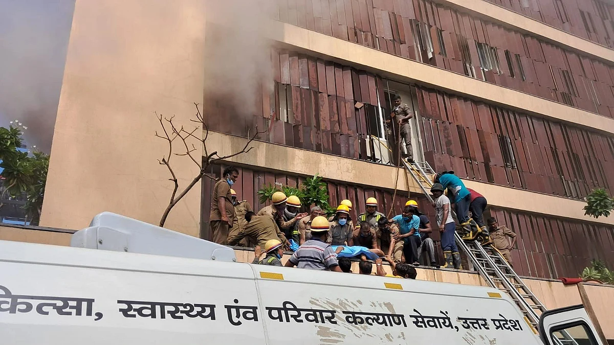 होटल लेवाना में लगी आग के दौरान की एक तस्वीर.