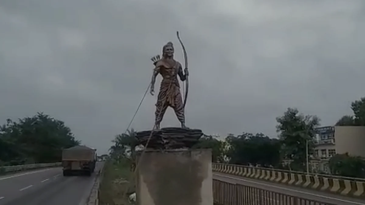 अयोध्या को राममय बनाने की तैयारी! हाईवे पर लगवाई जा रहीं भगवान राम के कई रूपों की मूर्ति