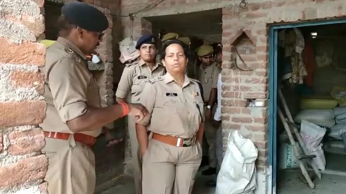 महोबा: चप्पलों से पिटाई का बदला लेने के लिए शख्स ने की महिला की कुल्हाड़ी से हत्या? जानिए
