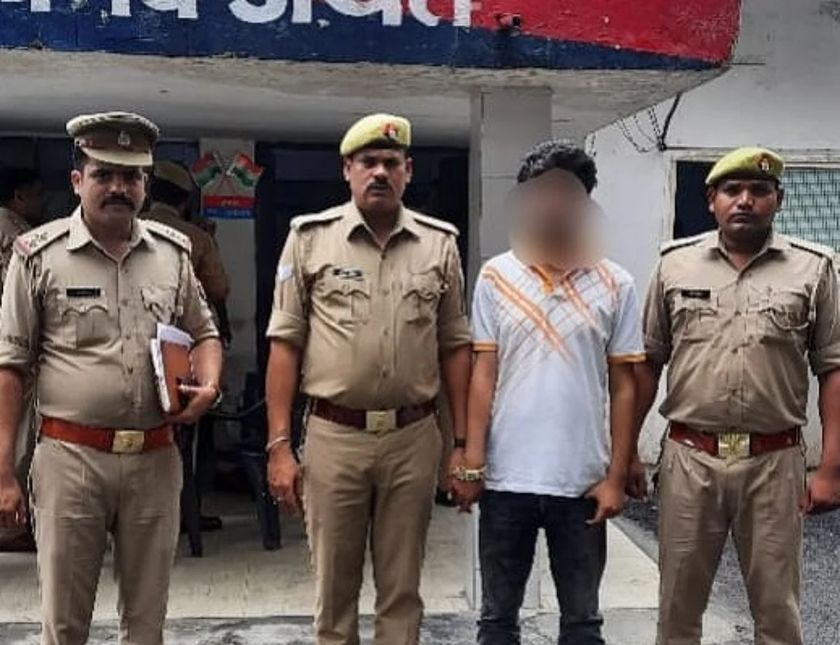 नोएडा में स्पा सेंटर पर ग्राहक ने किया बवाल, आरोप- मसाज के साथ की अनावश्यक डिमांड