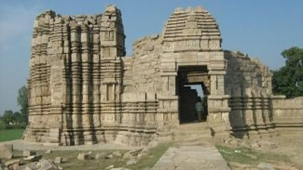 सूर्य मंदिर में DM महोबा ने कराए विकास कार्य, मगर पुरातत्व विभाग ने लगाया अड़ंगा! लोग निराश