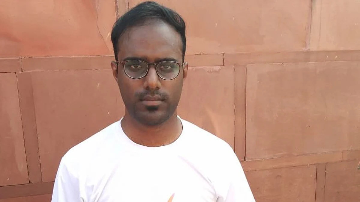 आगरा: तमिलनाडु से ताजमहल घूमने आए पर्यटक की यात्रा बंदरों ने की फीकी! पीठ पर काटा