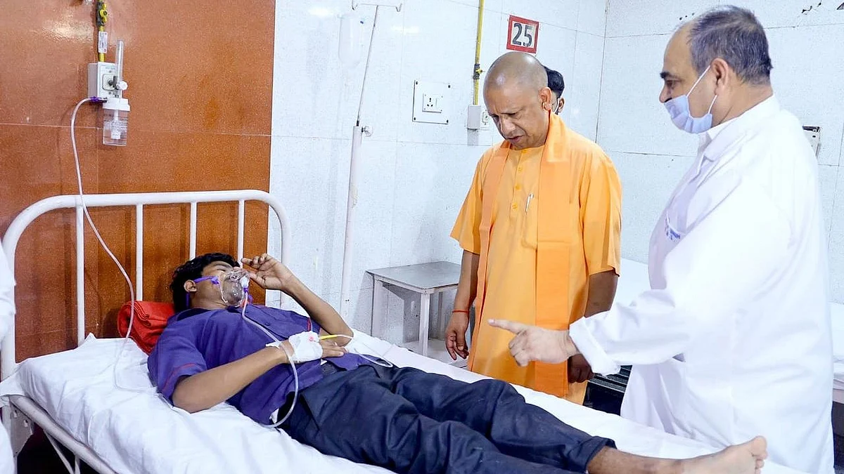 लखनऊ के होटल लेवाना में लगी आग, अबतक 4 लोगों मौत, CM योगी अस्पताल में घायलों से मिले