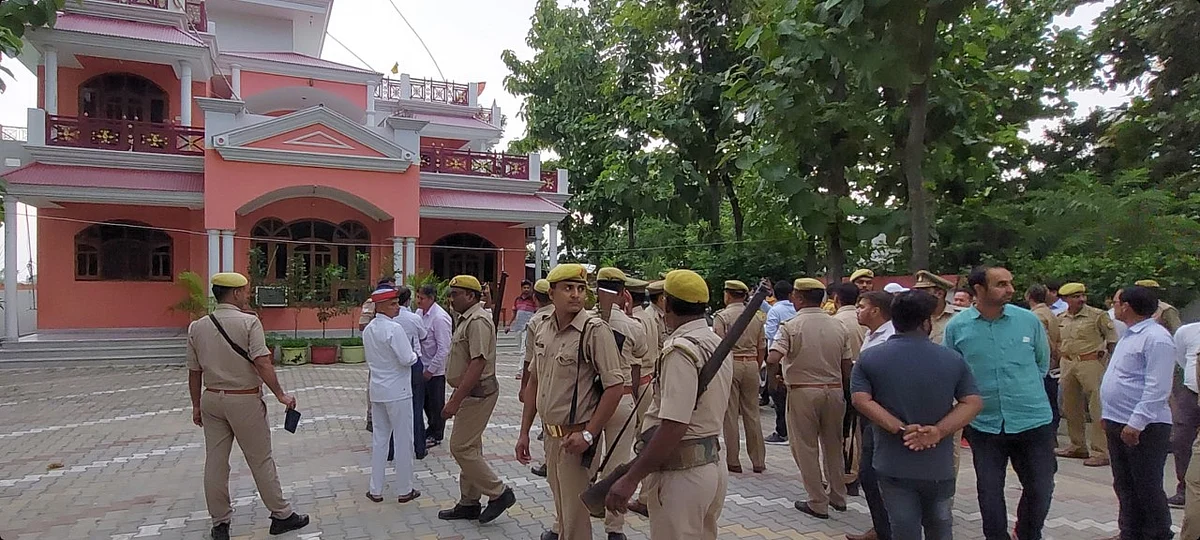 मऊ: ढोल बजाकर मुख्तार अंसारी के करीबी की 46 करोड़ से ज्यादा की संपत्ति कुर्क