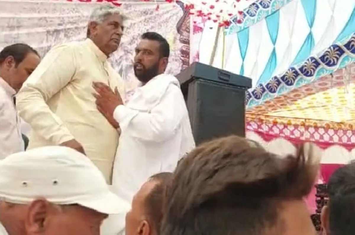 सपा विधायक की बहन को देख बीजेपी एमएलसी ने छोड़ा मंच, शामली में दिखी अजब सियासत