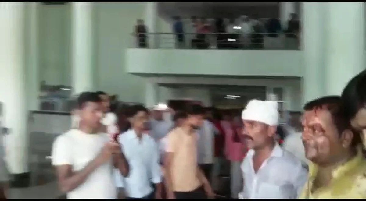 लखीमपुर खीरी: पहले अस्पताल में BJP मंडल अध्यक्ष की पिटाई फिर कार्यकर्ताओं ने किया 'तांडव'