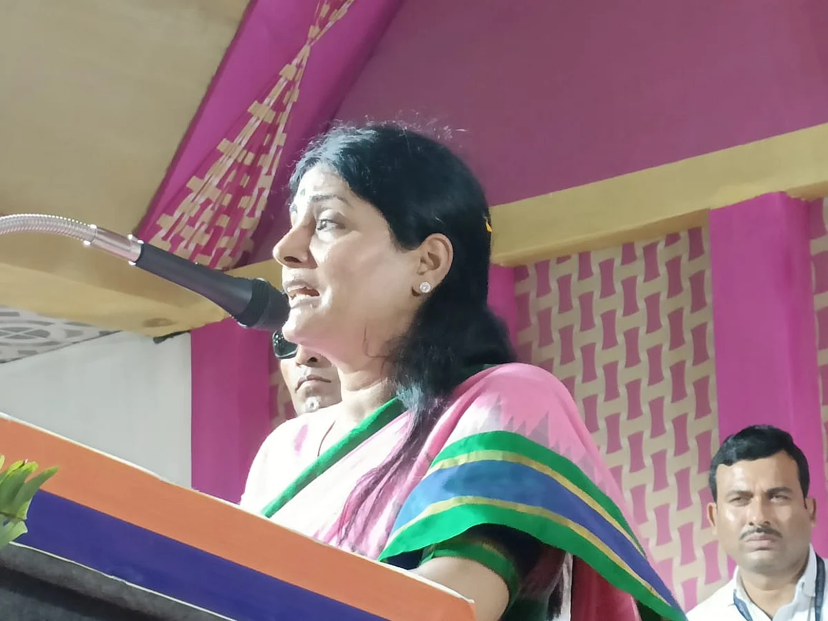 केशव और अखिलेश की बयानबाजी पर बोलीं केंद्रीय मंत्री अनुप्रिया- थोड़ा मजा भी होना चाहिए
