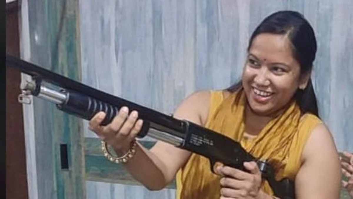 महराजगंज: महिला डॉक्टर ने हाईटेक बंदूक लेकर खींची फोटो, सोशल मीडिया पर शेयर करना पड़ा भारी