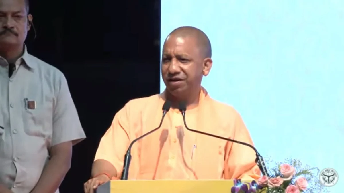 उद्घाटन समारोह के दौरान संबोधन देते सीएम योगी.