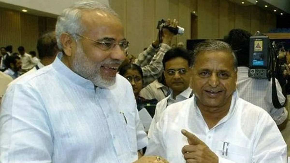 फाइल फोटो: पीएम नरेंद्र मोदी और मुलायम सिंह यादव.