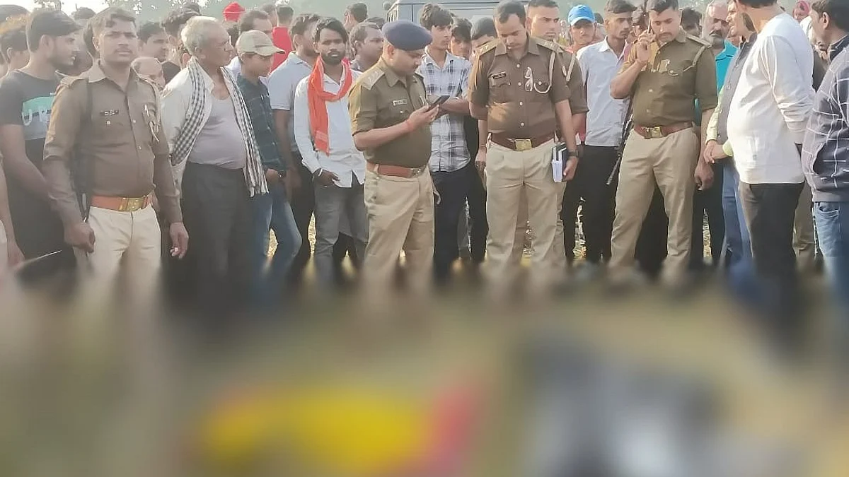 देवरिया: मां बच्चियों को खेत में सुलाकर गई घर, कंबाइन से कटकर दोनों की दर्दनाक मौत