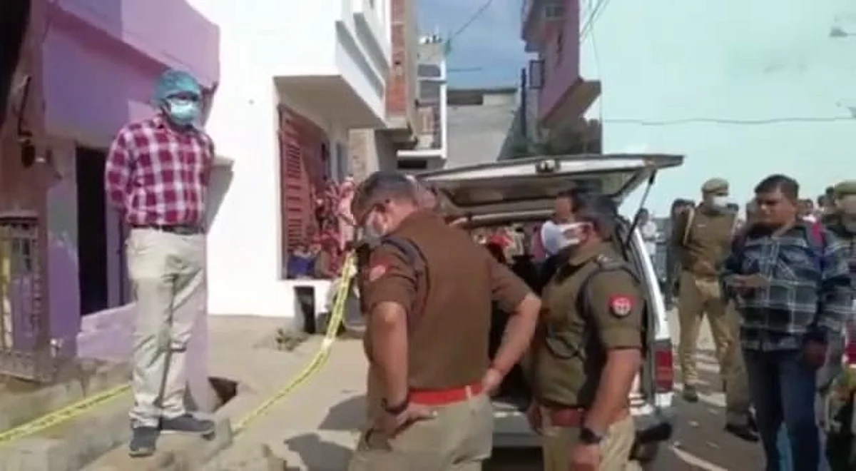 मुरादाबाद: 2-3 दिनों तक फांसी के फंदे पर झूलता रहा युवती का शव! दुर्गंध आने पर हुआ खुलासा