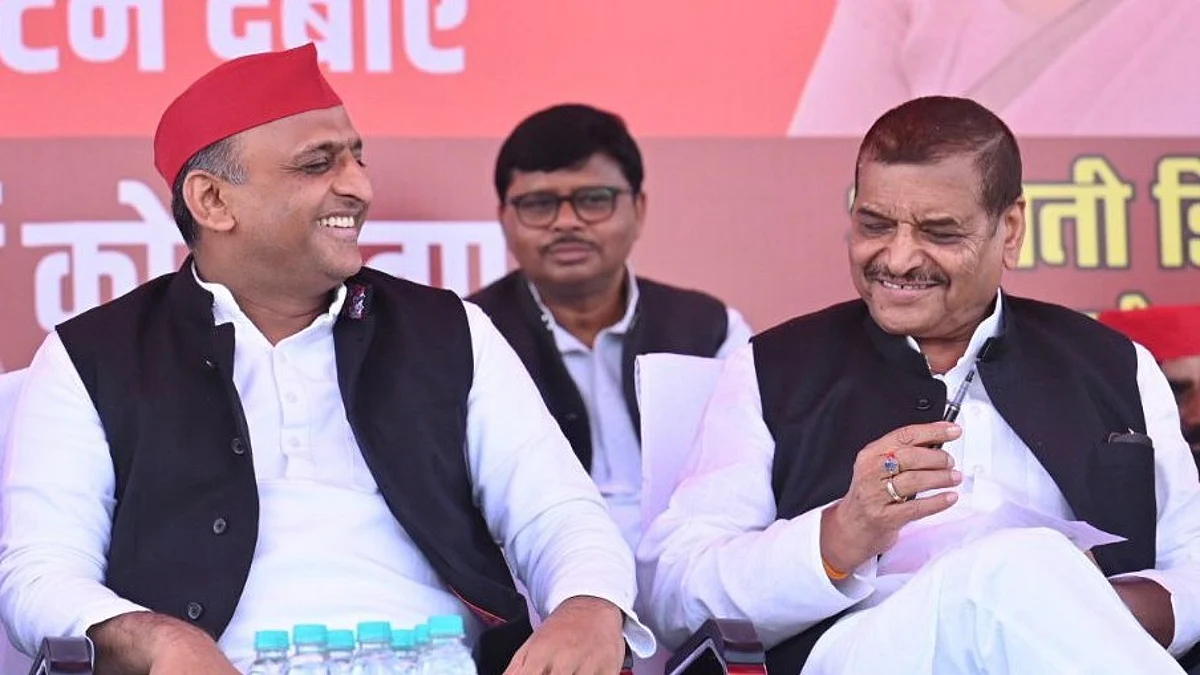 सपा में शिवपाल यादव को मिलने वाली है नई जिम्मेदारी! चाचा से मिलने उनके घर पहुंचे अखिलेश