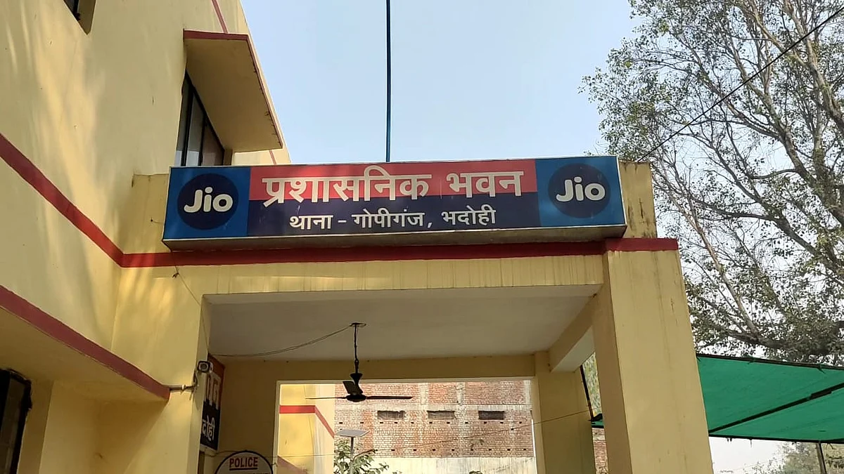 भदोही: गैंगरेप पीड़िता को मिली मुकदमा वापस लेने की धमकी, ब्लॉक प्रमुख के परिजन पर केस दर्ज