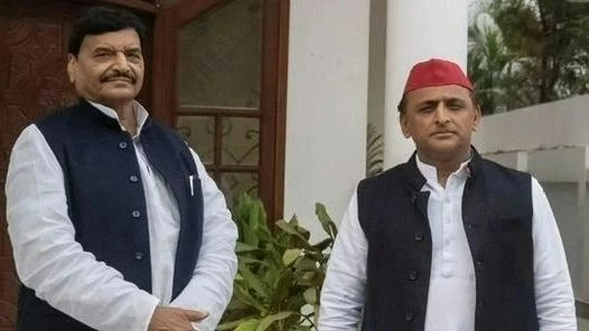 शिवपाल यादव और अखिलेश यादव.