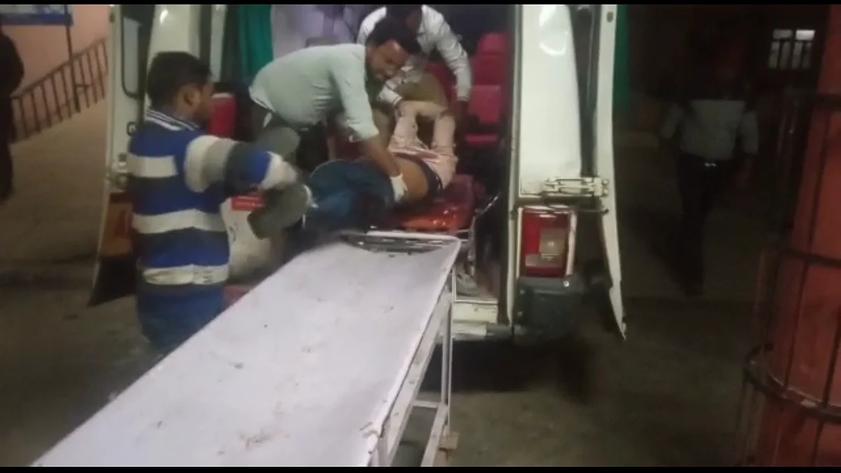 हाथरस: केंटर टाटा से भिड़ी कार, भीषण हादसे में तीन लोगों की मौत